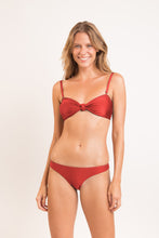 Załaduj obraz do przeglądarki galerii, Model Front: Rio De Sol Haut Top Shimmer-Liquor Bandeau-Joy
