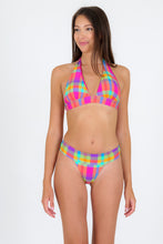 Załaduj obraz do przeglądarki galerii, Model Front: Rio De Sol Haut Top Tulip-Garden Halter-Cos
