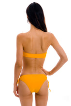 Załaduj obraz do przeglądarki galerii, Model Back: Rio De Sol Haut Top Uv-Pequi Bandeau-Reto
