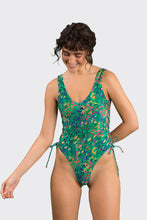 Załaduj obraz do przeglądarki galerii, Model Front: Rio De Sol Une Pièce Wilds Zoe
