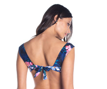Załaduj obraz do przeglądarki galerii, Model Back: Saha Haut Top Sierra Floral Night
