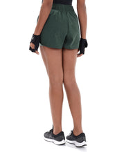 Załaduj obraz do przeglądarki galerii, Shorts Tecnospan Verde Militar
