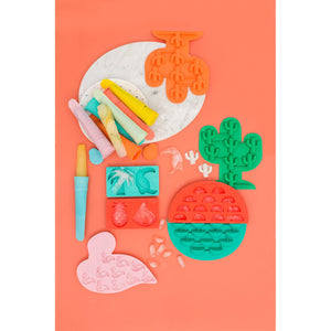 Image 06: Sunnylife Pique-Nique Flamingo Ice Trays