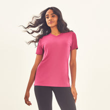 Załaduj obraz do przeglądarki galerii, T-Shirt Sport Fit Fuchsia UPF50+
