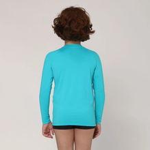 Załaduj obraz do przeglądarki galerii, Model Back: Uv Line T-Shirt Camiseta Kids Uvpro Ml Azul Piscina Upf50+
