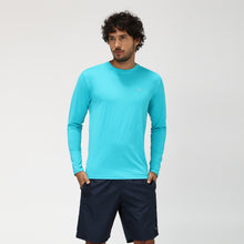 Załaduj obraz do przeglądarki galerii, Model Front: Uv Line T-Shirt Camiseta Uvpro Ml Azul Piscina Upf50+
