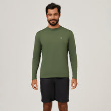 Załaduj obraz do przeglądarki galerii, Model Front: Uv Line T-Shirt Camiseta Uvpro Ml Verde Militar Upf50+
