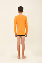 Załaduj obraz do przeglądarki galerii, Model Back: Uv Line T-Shirt Kids Longsleeve Uvpro Laranja
