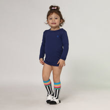 Załaduj obraz do przeglądarki galerii, Model Front: Uv Line T-Shirt Longsleeve Baby Marinho Upf50+
