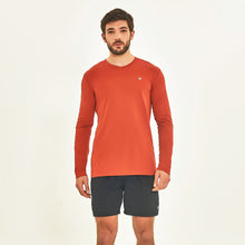 Załaduj obraz do przeglądarki galerii, Model Front: Uv Line T-Shirt Longsleeve Sport Fit Ferrugem Upf50+

