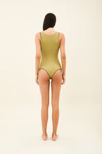 Załaduj obraz do przeglądarki galerii, Model Back: Uv Line Une Pièce Mirela Oliva Preto Upf50+

