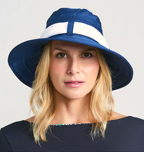Załaduj obraz do przeglądarki galerii, Model Front: Uv Line Chapeau Souple/Capeline Paris Ville Azul/Branco
