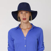 Załaduj obraz do przeglądarki galerii, Model Front: Uv Line Chapeau Souple/Capeline San Remo Fpu50+ Hat Navy Blue Uv
