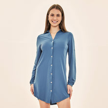 Załaduj obraz do przeglądarki galerii, Model Front: Uv Line Chemise Shirtdress Copenhagen Aco Upf50+
