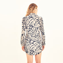 Załaduj obraz do przeglądarki galerii, Model Back: Uv Line Chemise Shirtdress Costela Aco Off White Upf50+
