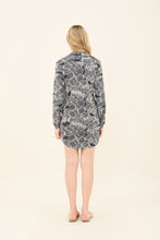 Załaduj obraz do przeglądarki galerii, Model Back: Uv Line Chemise Shirtdress Dalia Marinho Upf50+
