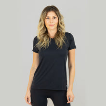 Załaduj obraz do przeglądarki galerii, Model Front: Uv Line Fitness Haut Sport Fit Fem Preto Upf50+
