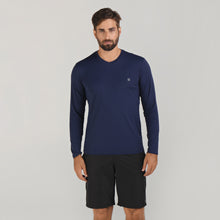 Załaduj obraz do przeglądarki galerii, Model Front: Uv Line Fitness Haut Sport Fit Mas Ml Marinho Upf50+
