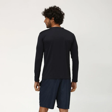 Załaduj obraz do przeglądarki galerii, Model Back: Uv Line T-Shirt Uvpro Br Ml Preto Msc
