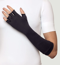 Załaduj obraz do przeglądarki galerii, Long Gloves FPU50+ Black Uv
