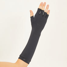 Załaduj obraz do przeglądarki galerii, Long Gloves FPU50+ Black Uv
