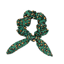 Załaduj obraz do przeglądarki galerii, Roar-Green Scrunchie
