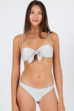 Załaduj obraz do przeglądarki galerii, Set Shimmer-White Bandeau-Knot Essential
