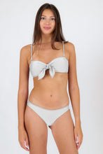 Załaduj obraz do przeglądarki galerii, Set Shimmer-White Bandeau-Knot Essential
