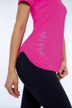 Załaduj obraz do przeglądarki galerii, T-Shirt Skin Fit Inspiracionais Pink Choque
